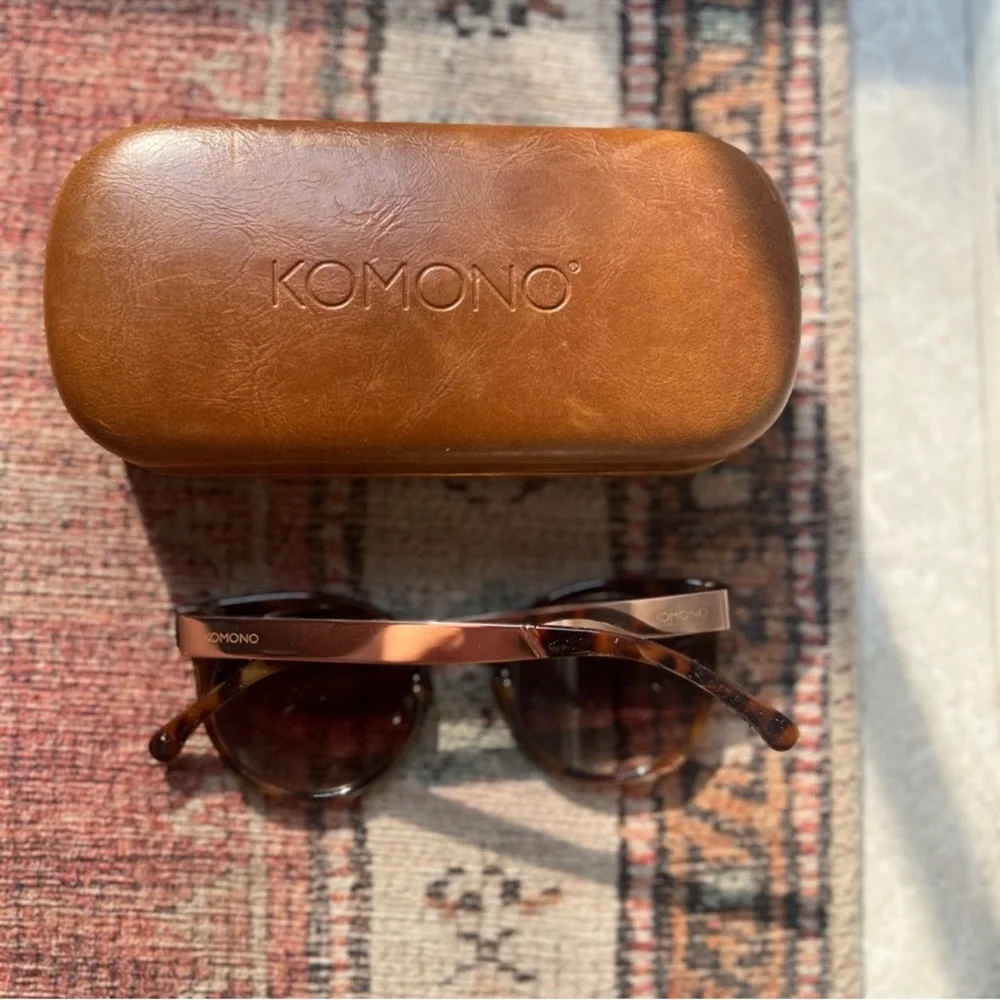 Komono LuLu Polarized Tortoise Shell Sunglasses with Case - Picture 3 of 7